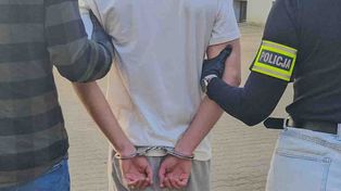 Zielona Góra: Oszukali kobietę, wpadli z torbą pełną pieniędzy i biżuterii