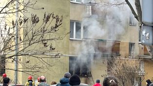 Warszawa: Pożar mieszkania na Woli. Uratowano kobietę i dwa koty