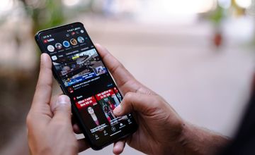 YouTube płaci twórcom miliony za odmowę współpracy z Netflixem