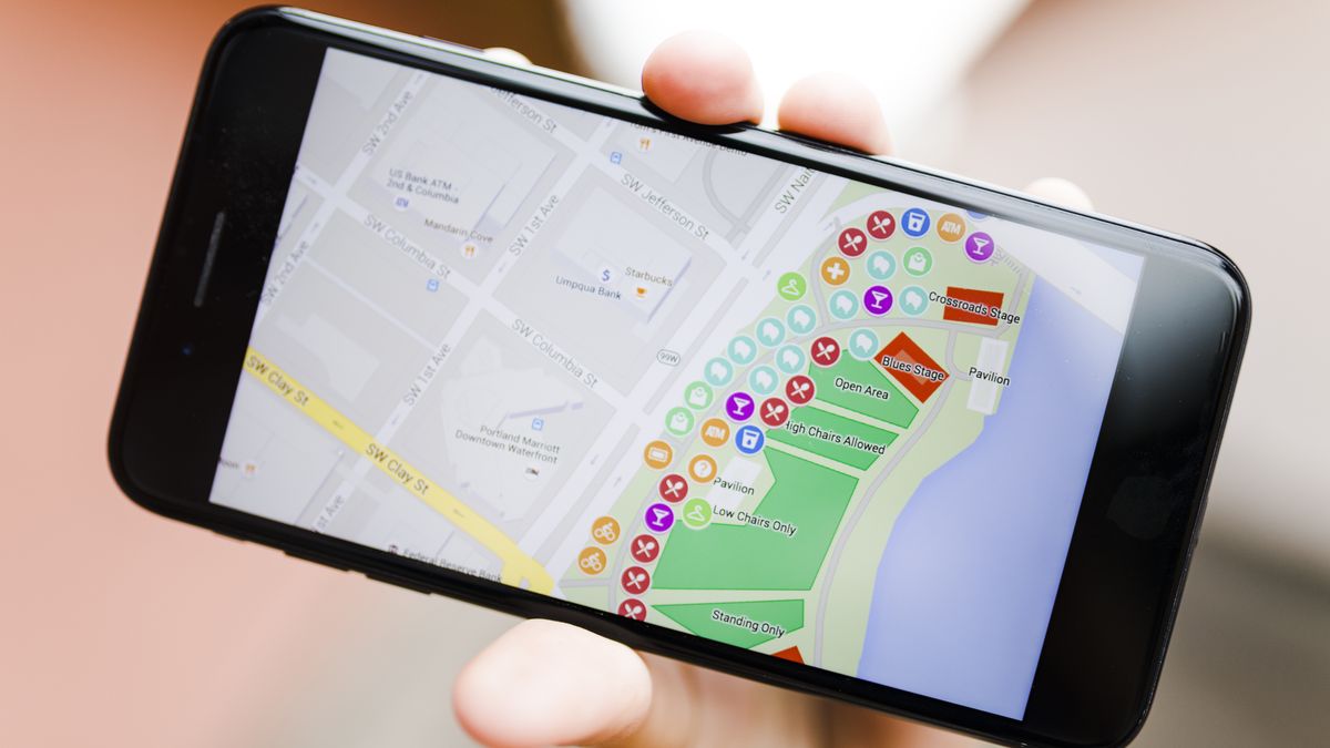 mapa z nawigacją gps na smartfonie