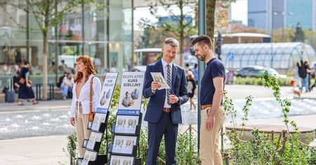 Zapukają do drzwi mieszkańców w Lublinie i regionie. Ruszyła wrześniowa kampania Świadków Jehowy