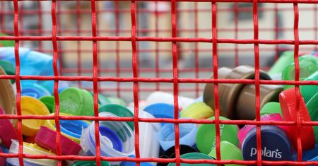 Plastikowe nakrętki znikną? Sejm przyjął ustawę