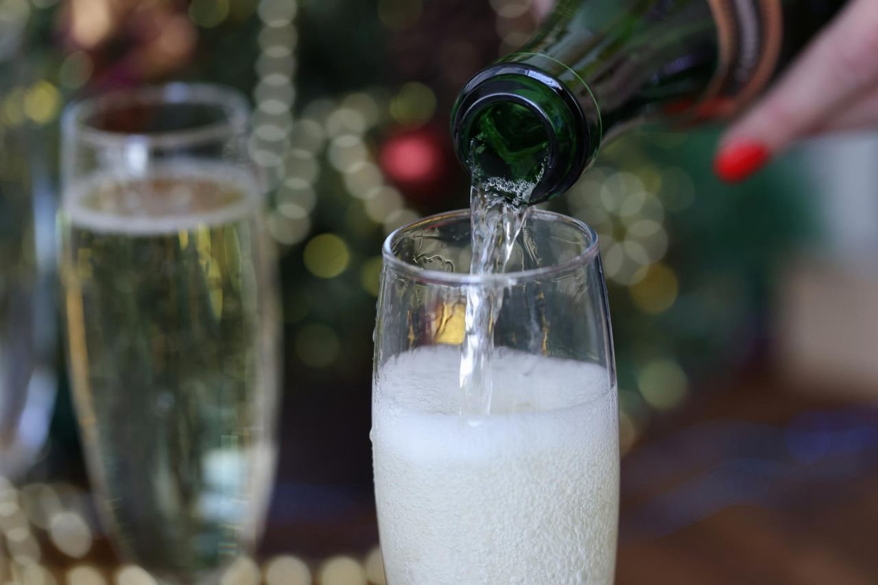 Wyniszcza kości, stawy. Zwiększa ryzyko dny moczanowej o 85 proc.