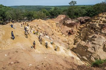 Tragiczne odkrycie w kopalni Ndassima. Stos zwłok