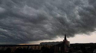 Synoptycy ostrzegają przed burzami i intensywnymi opadami nad Legnicą