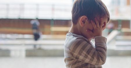 Twierdzi, że leczy autyzm. Jego praktyki szokują