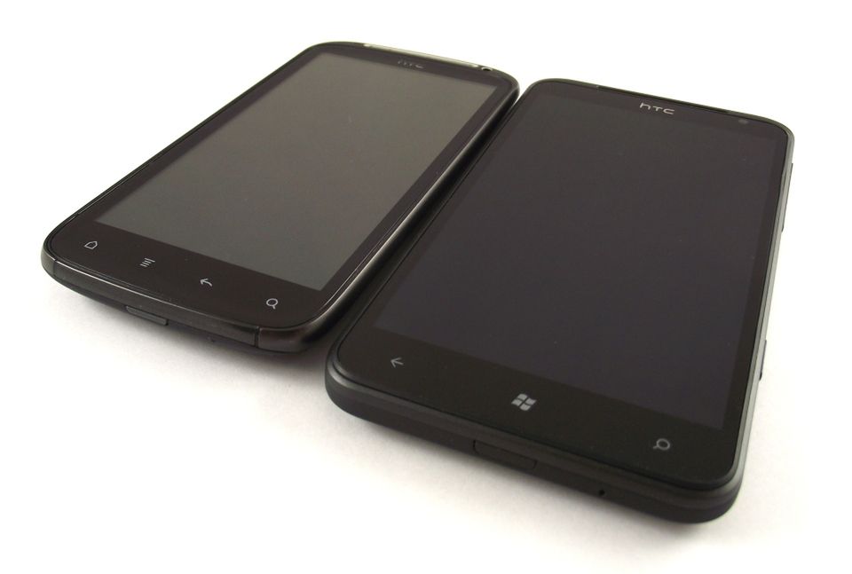 HTC Titan a Sensation i 7 Trophy, Nokia N9 i E7 oraz Samsung Wave - porównanie wielkości i wyglądu 7