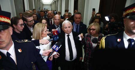 TK uchroni Kaczyńskiego przed komisją? "To doprowadzimy prezesa"