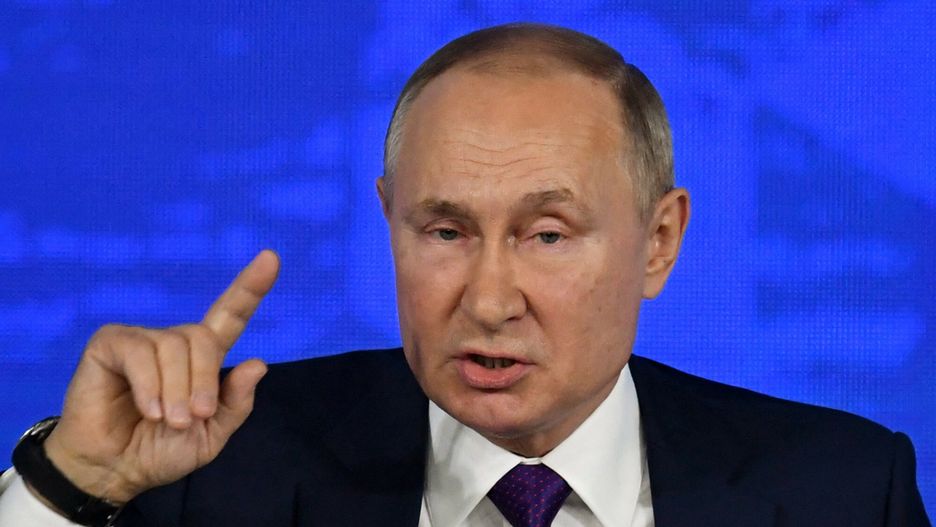 arch49Russian President Vladimir Putin holds his annual press conference at the Manezh exhibition hall in central Moscow on December 23, 2021. (Photo by Natalia KOLESNIKOVA / AFP)NATALIA KOLESNIKOVA