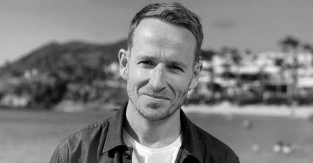 Brytyjski prezenter zmarł na raka płuc. Jonnie Irwin ukrywał chorobę przed synami