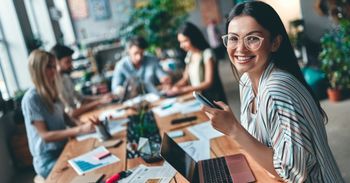 Pora zapomnieć o biurze. Coworking szturmuje lokalne rynki pracy