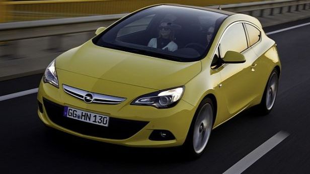 Opel Astra GTC - panoramiczna szyba przednia