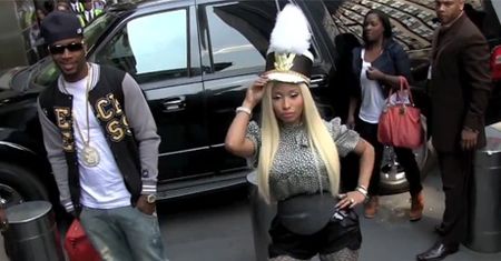 Nicki Minaj pozuje paparazzi!