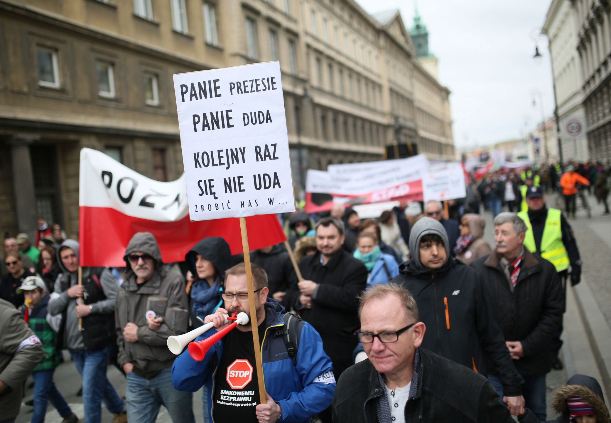 Leszek Szyma�skibank mordercze kasyno, frankowicze, manifestacja, pa�ac prezydencki, panie prezesie panie duda kolejny raz sie nie uda, protest, Stop Bankokracji, ustawa, transparent, transparenty
