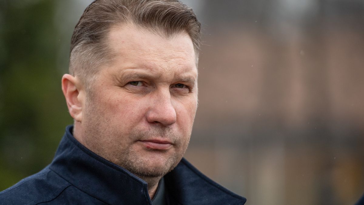 Lublin, 17.02.2024. Poseł PiS Przemysław Czarnek na konferencji prasowej, przed dowództwem 19 Brygady Zmechanizowanej w Lublinie, 17 bm. (aldg) PAP/Wojtek Jargiło