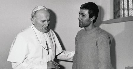 Twierdził, że zamach był częścią "boskiego planu". Historia Alego Ağcy