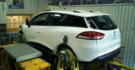 Niesforny projektant? Wyciekły zdjęcia Renault Clio Grandtour