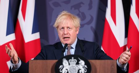 Wielka Brytania. Premier przedstawia plan wychodzenia z lockdownu