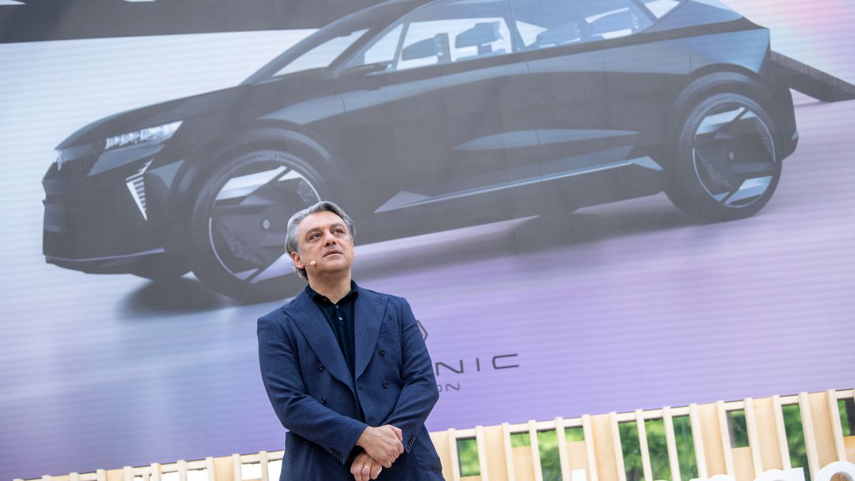 Luca de Meo podczas premiery konceptu Scenic Vision