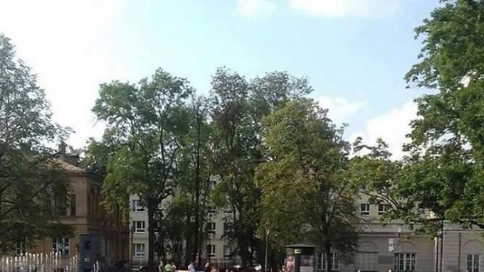 Jest upał, więc pozwalasz dziecku pluskać się w miejskiej fontannie? To niebezpieczne