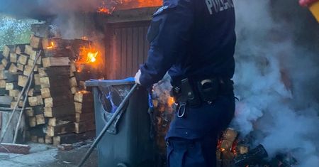 Śląsk. Krok od tragedii. Domownicy spali, gdy wybuchł pożar, pomogli policjanci