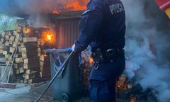 Śląsk. Krok od tragedii. Domownicy spali, gdy wybuchł pożar, pomogli policjanci