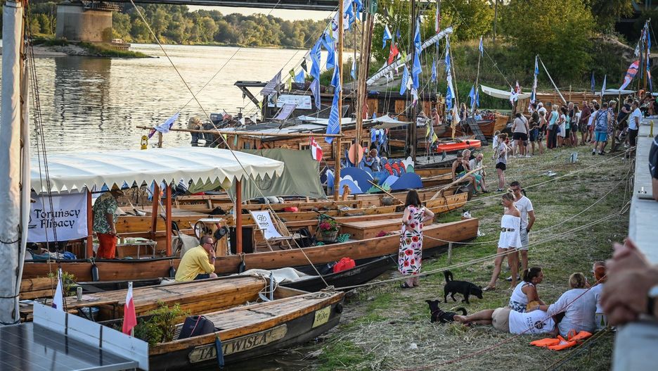 Jarmarki, pikniki, koncerty, inscenizacje historyczne i festiwale - to tylko część wydarzeń zaplanowanych na weekend 15-17 sierpnia w Kujawsko-Pomorskiem. Zobacz gdzie i kiedy warto być latem w regionie. Prezentujemy TOP imprezy, m. in. w Grudziądzu, Ciechocinku, Golubiu-Dobrzyniu, Więcborku, Biskupinie, Bydgoszczy, Włocławku, Inowrocławiu, Żninie