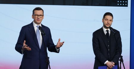 Nowy rok, stare spory. Wrogie frakcje rozsyłają "kompromaty", prezes szykuje spotkania klubu i władz PiS