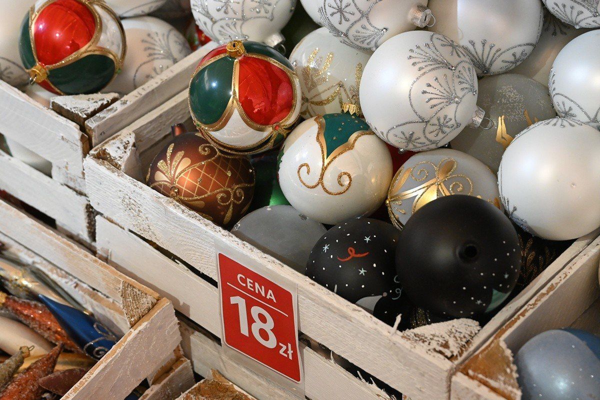 Kolekcja arlekinowa w kolorach złota, zieleni i czerwieni to tegoroczna nowość.