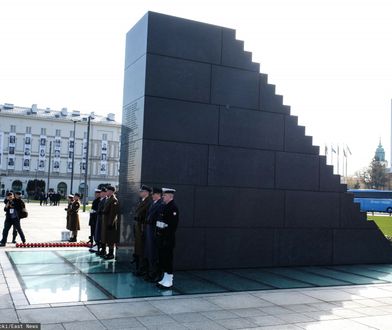 Pomnik smoleński na placu Piłsudskiego zostanie rozbudowany. Pojawi się nowy element