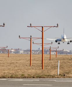 Samolot zawrócił do Warszawy. Alarm bombowy na pokładzie