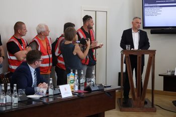 Radni Gniezna obradowali nad sytuacją w Jeremiasie. Prezes firmy nie podaje ręki szefowi związku