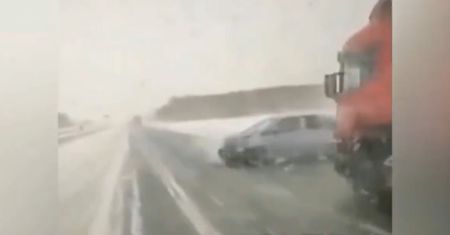 Tragiczny finał poślizgu na autostradzie w Rosji