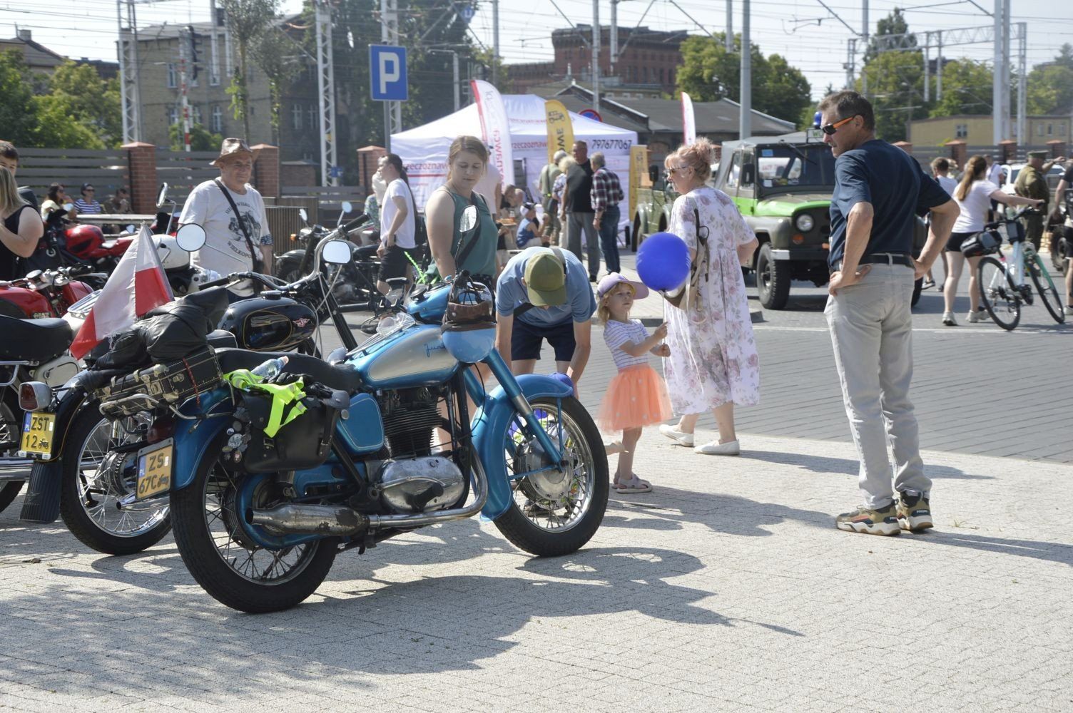 Zlot klasycznych pojazdów, to nie tylko samochody, ale również motocykla, czy też ... rowery.