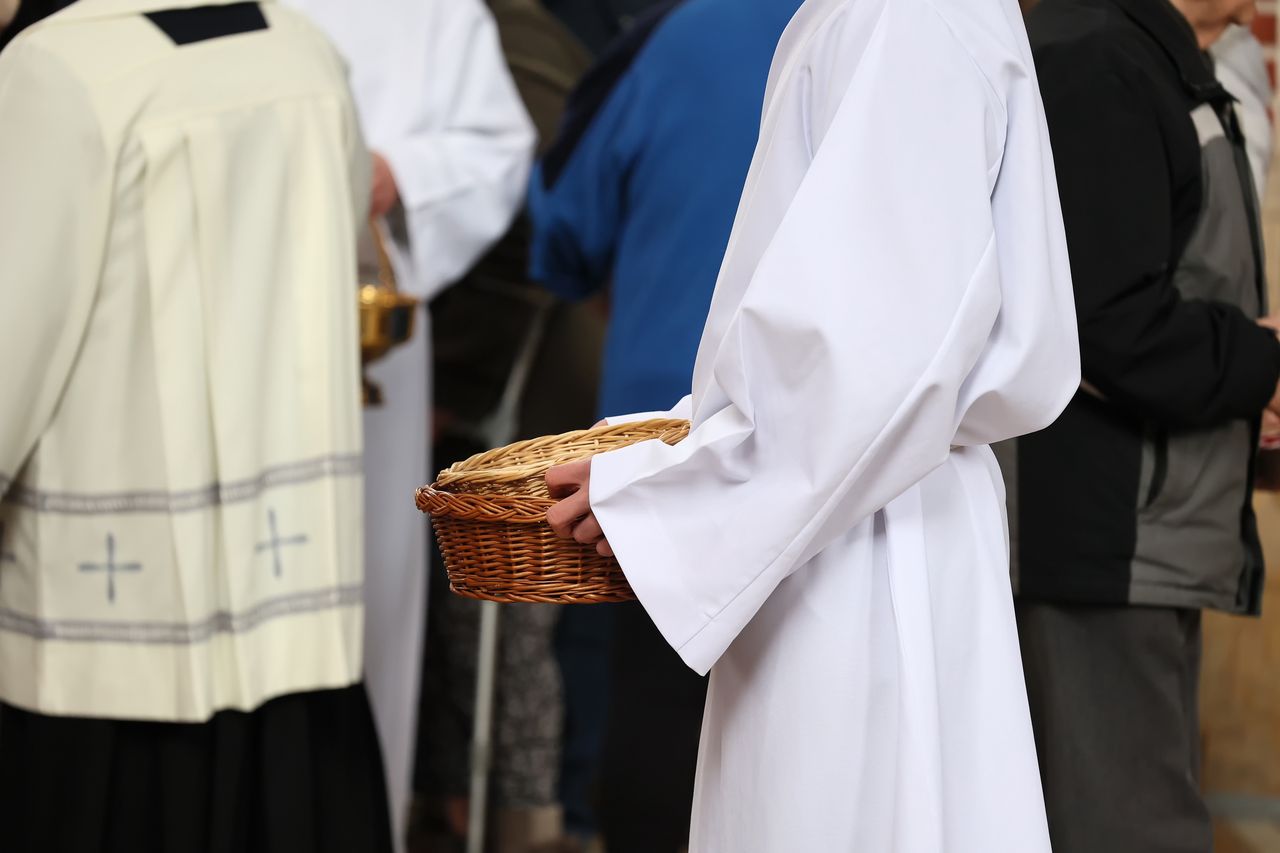 Koniec zbierania na tacę? Księża mają nową propozycję