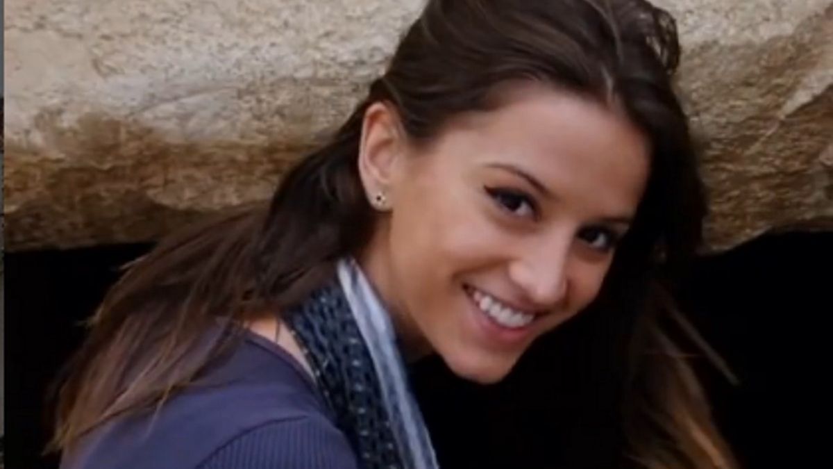 Lexie podczas jednej z podróży 