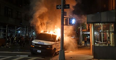 Protesty po śmierci George'a Floyda. Ulice USA płoną