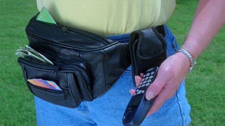 Komórka na pasku biodrowym. Nie tylko brzydko, ale też niezdrowo 1