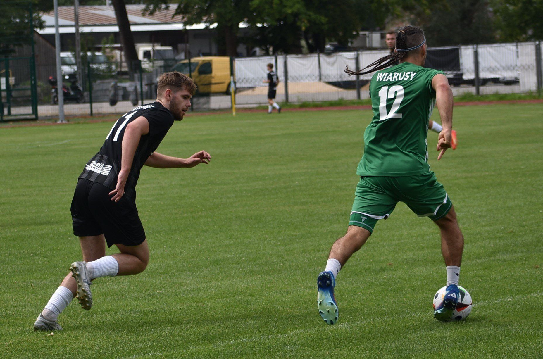 W meczu kontrolnym Proszowianka (czarne stroje) zremisowała z Wiarusami Igołomia 1:1.