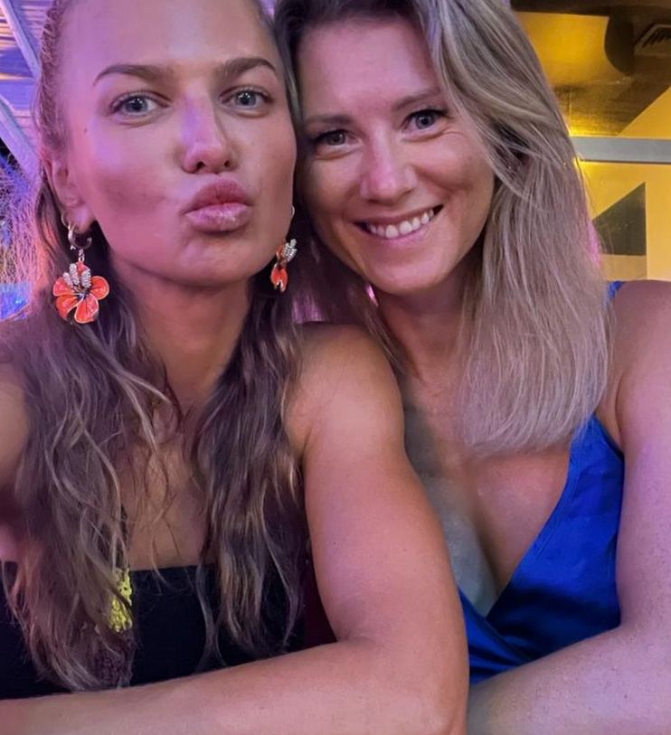 Anna Lewandowska z przyjaciółką, Olą Dec