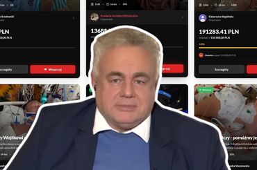 Tomasz Sakiewicz na tle strony głównaj Fundatorres.pl