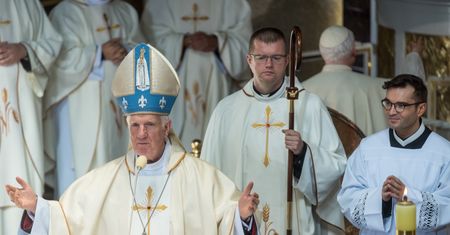 Sąd przyznał rację nękanemu księdzu. Biskup musiał przeprosić