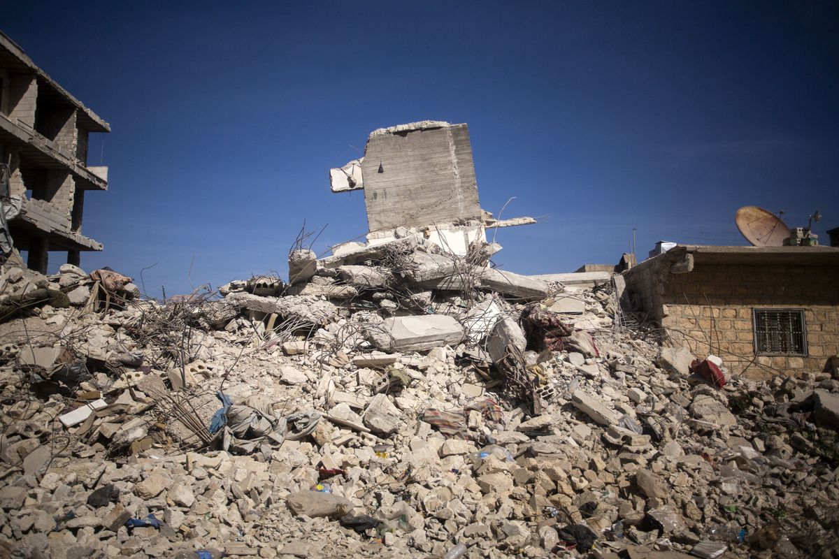 Na zrujnowaną latami wojny i lutowym trzęsieniem ziemi Syrię następują kolejne ataki