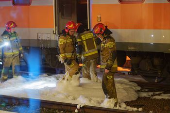 Nowy Sącz: Chwile grozy na stacji PKP. Wagon pasażerski stanął w ogniu