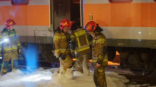 Nowy Sącz: Chwile grozy na stacji PKP. Wagon pasażerski stanął w ogniu