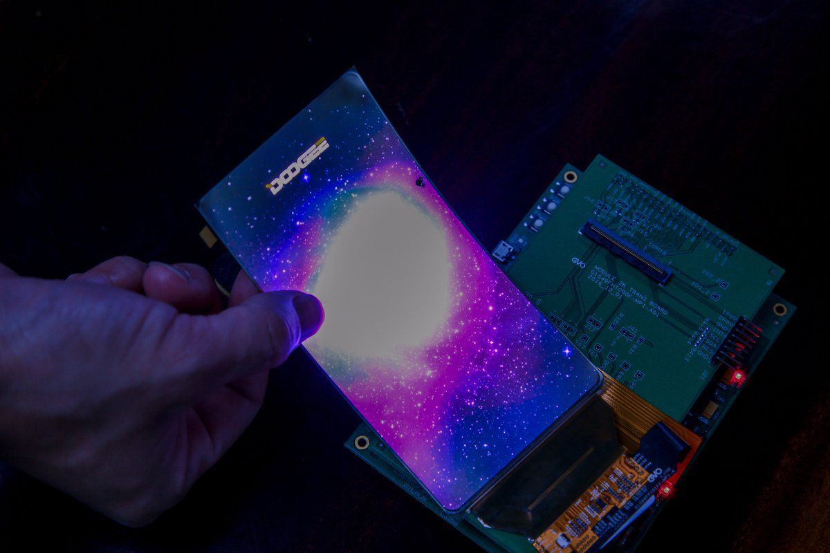 Pamiętacie LG G Flexa? Jego duchowego następcę może stworzyć firma, po której mało kto by się tego spodziewał 3