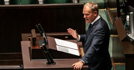 Będą musieli oddać 800 plus. Tusk mówi o 52 tys. osób