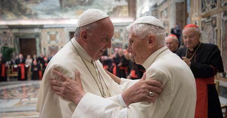 Kryzys powołań i dwóch papieży. Kościół katolicki przeżywa kryzys