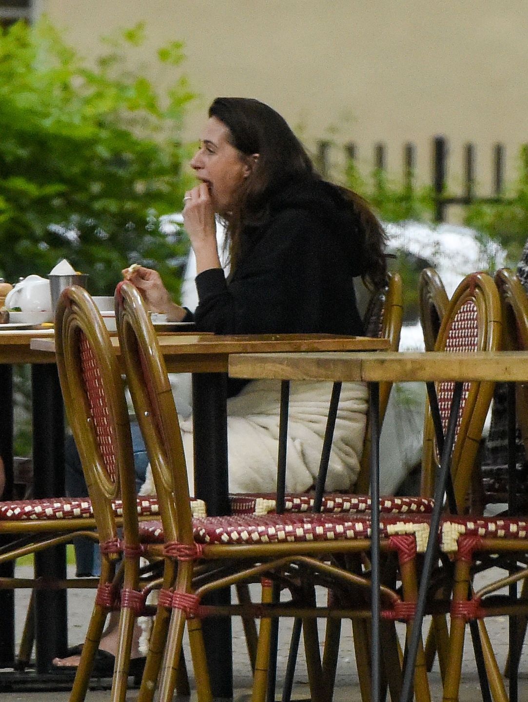 Agnieszka Grochowska w restauracji z tajemniczym mężczyzną