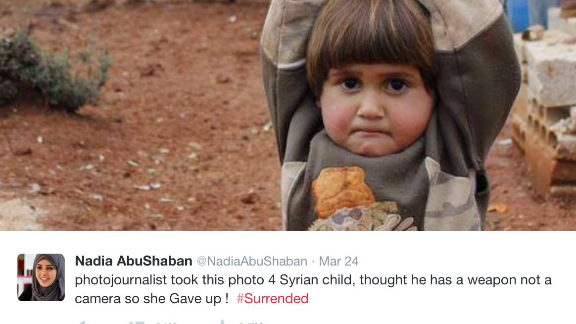 Historia przejmującego zdjęcia dziewczynki, która poddała się na widok aparatu 1